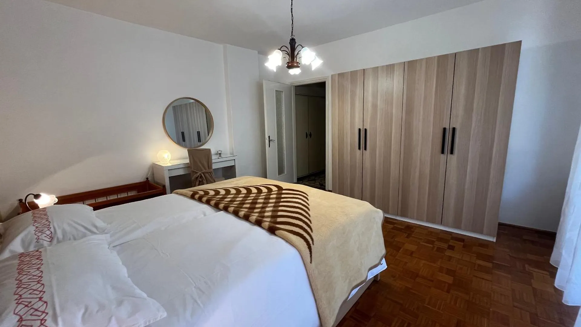 Spacious Apartment 풀라
